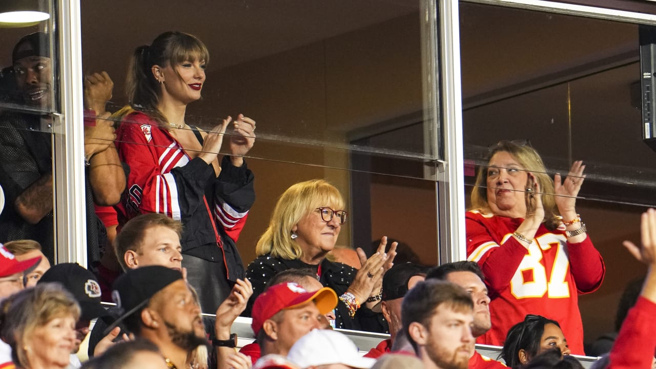 Taylor Swift at Arrowhead to watch Travis Kelce as Kansas City Chiefs play  Denver Broncos - The Mirror US