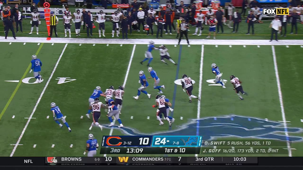 Detroit Lions wide receiver Jameson Williams takes reverse around right