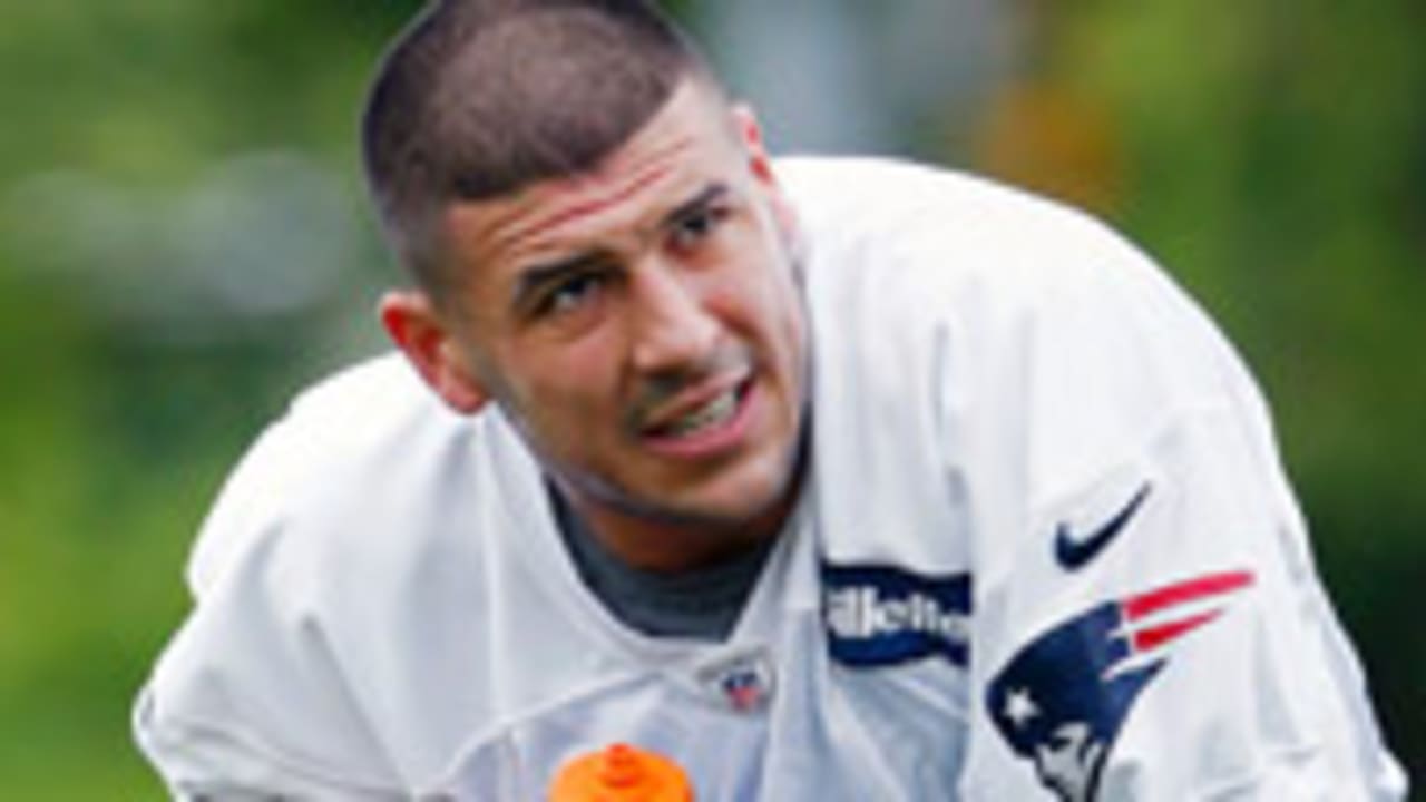 Aaron-Hernandez-130626-sl.jpg
