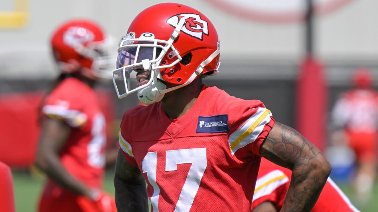 Patrick Mahomes weighs in on Tyreek Hill among league's top