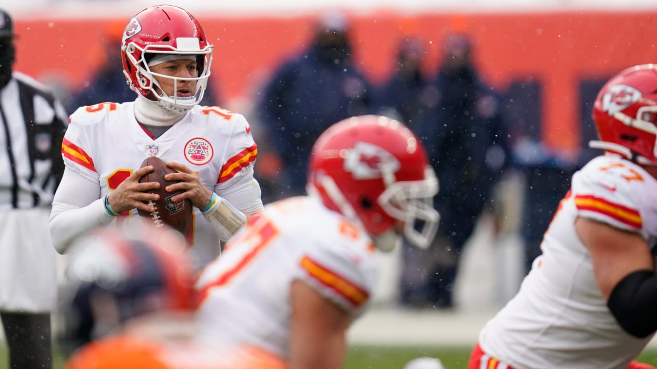 Kansas City Chiefs quarterback Patrick Mahomes finds wide receiver