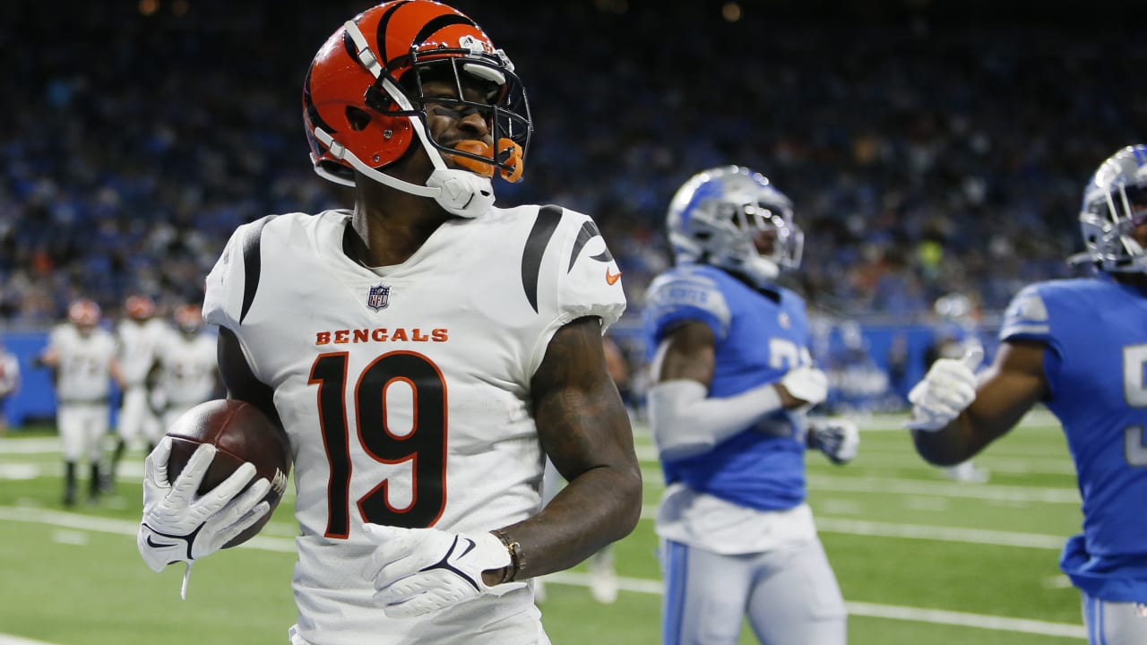 Cincinnati Bengals quarterback Brandon Allen finds wide receiver Auden Tate  wide open for TD on play-action