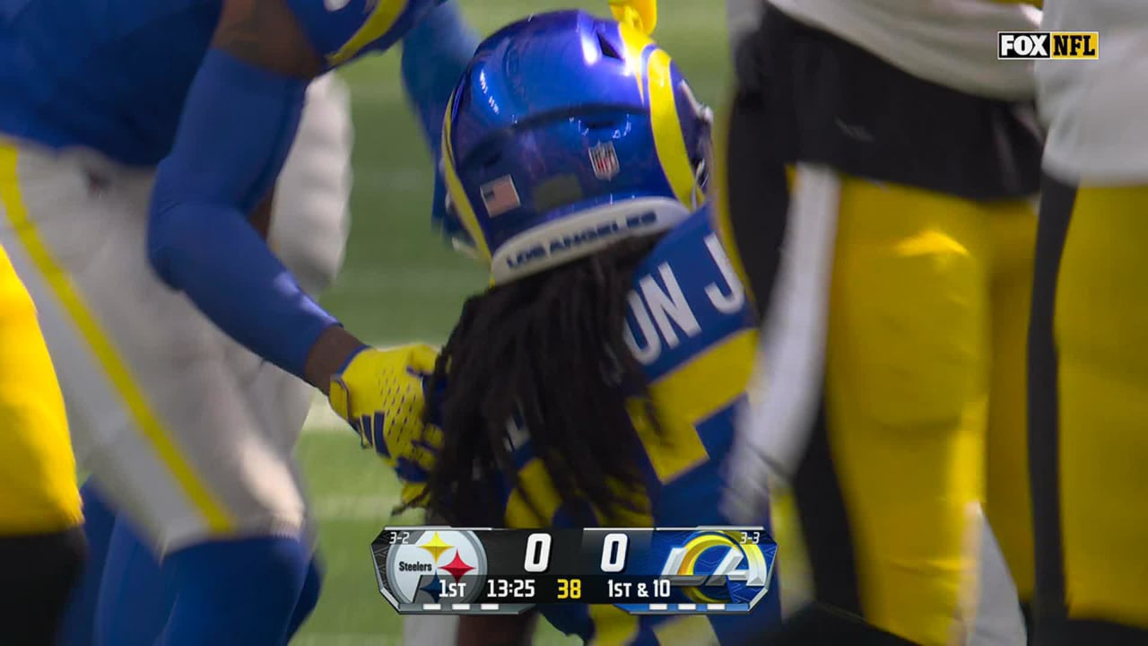 Los Angeles Rams running back Darrell Henderson bursts for 16 yards on ...