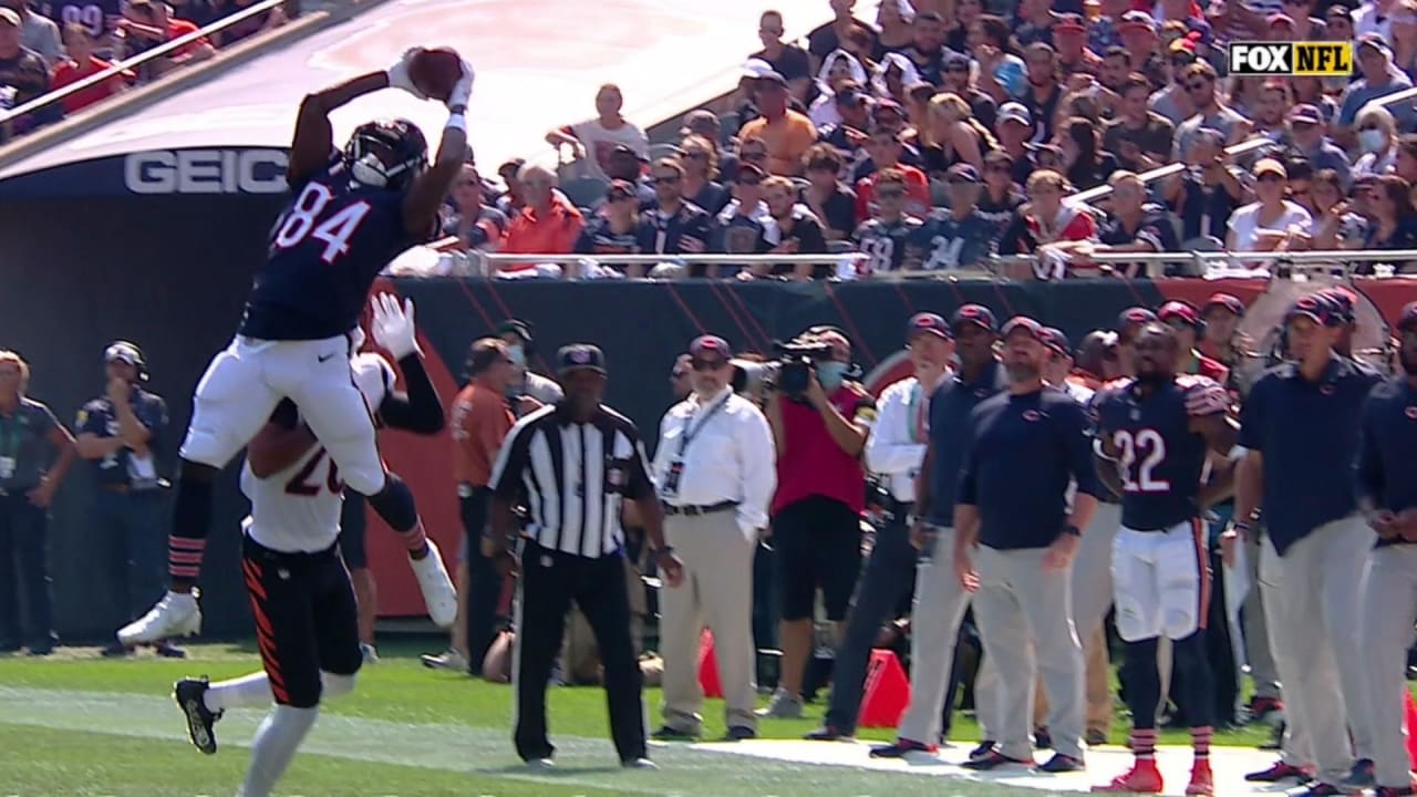 Chicago Bears wide receiver Marquise Goodwin goes way for 10-yard grab