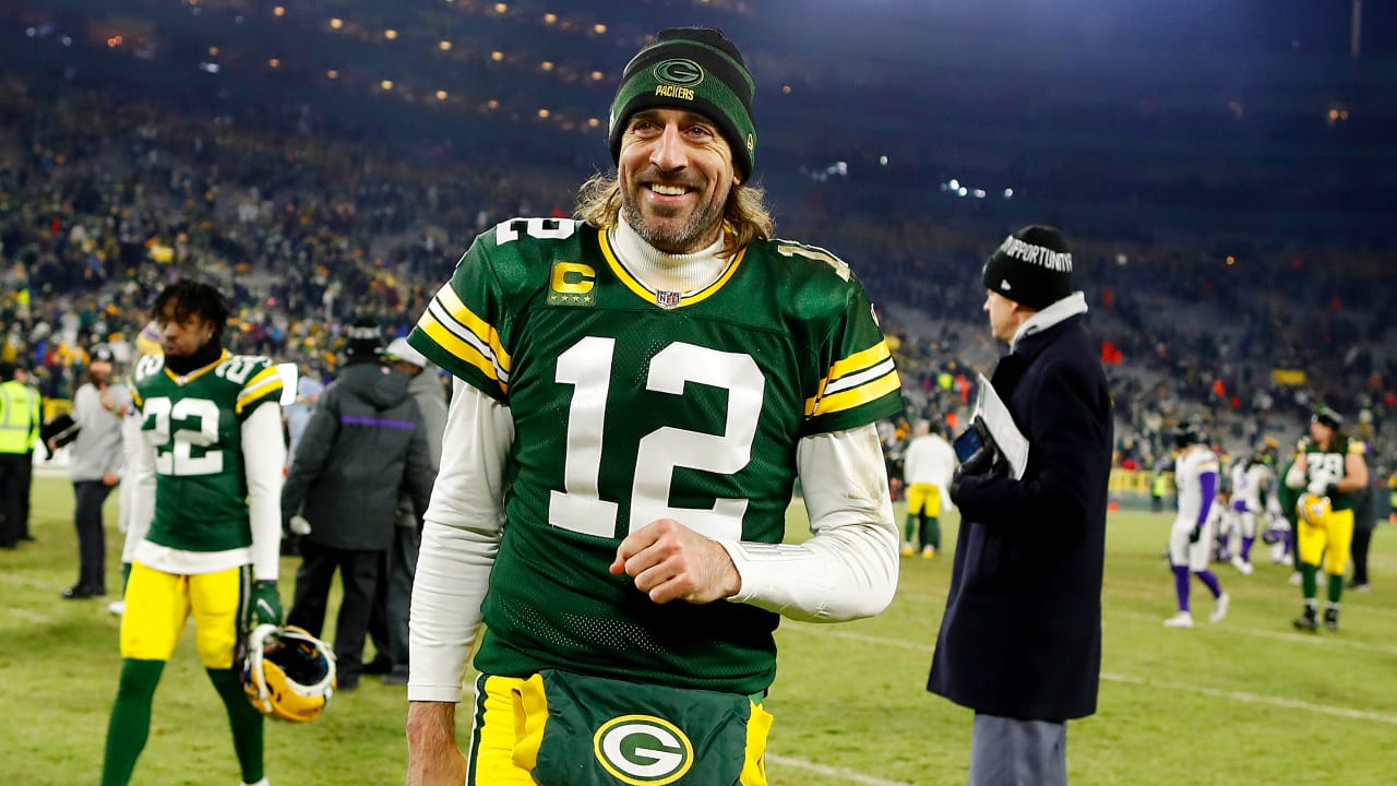 Packers clinch No. 1 seed for NFC playoffs, beat Vikings 37-10