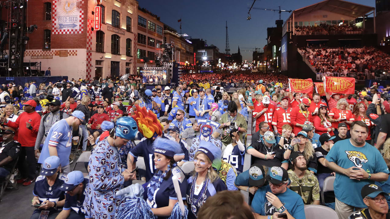 Rams' fans celebrate return of football at NFL draft party – Daily