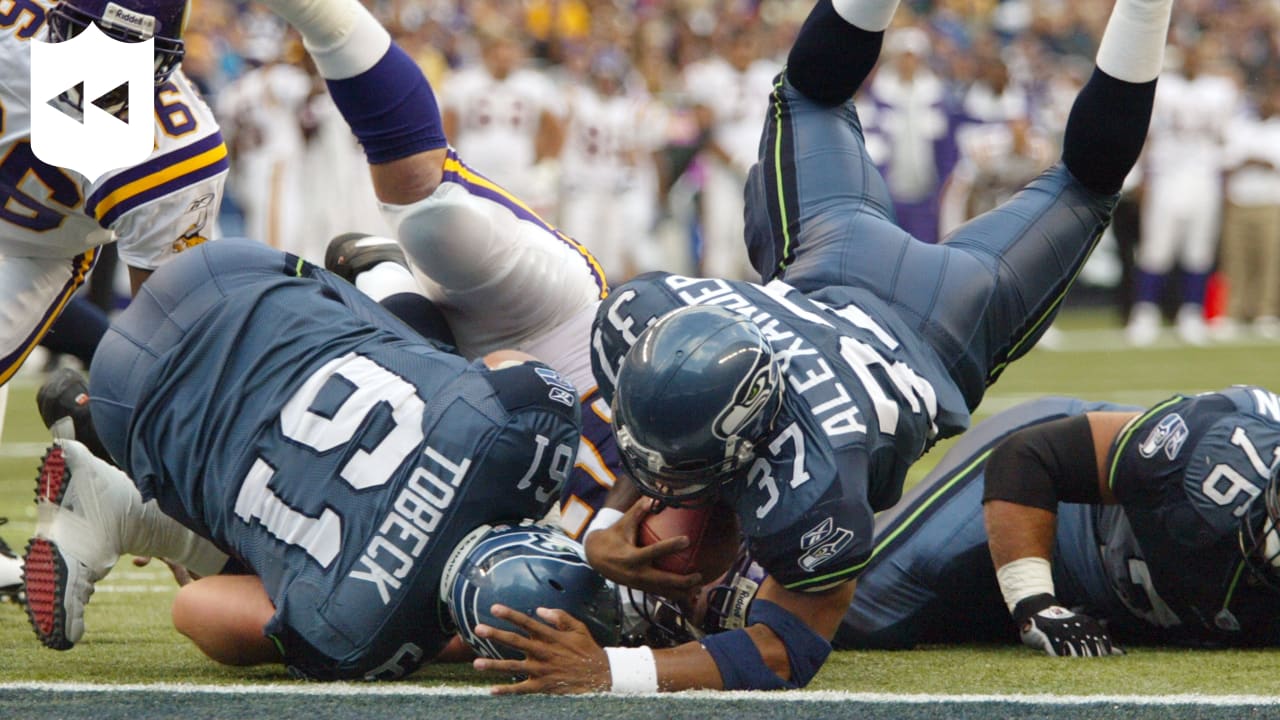 Seattle Seahawks Shaun Alexander scores five TD in a half