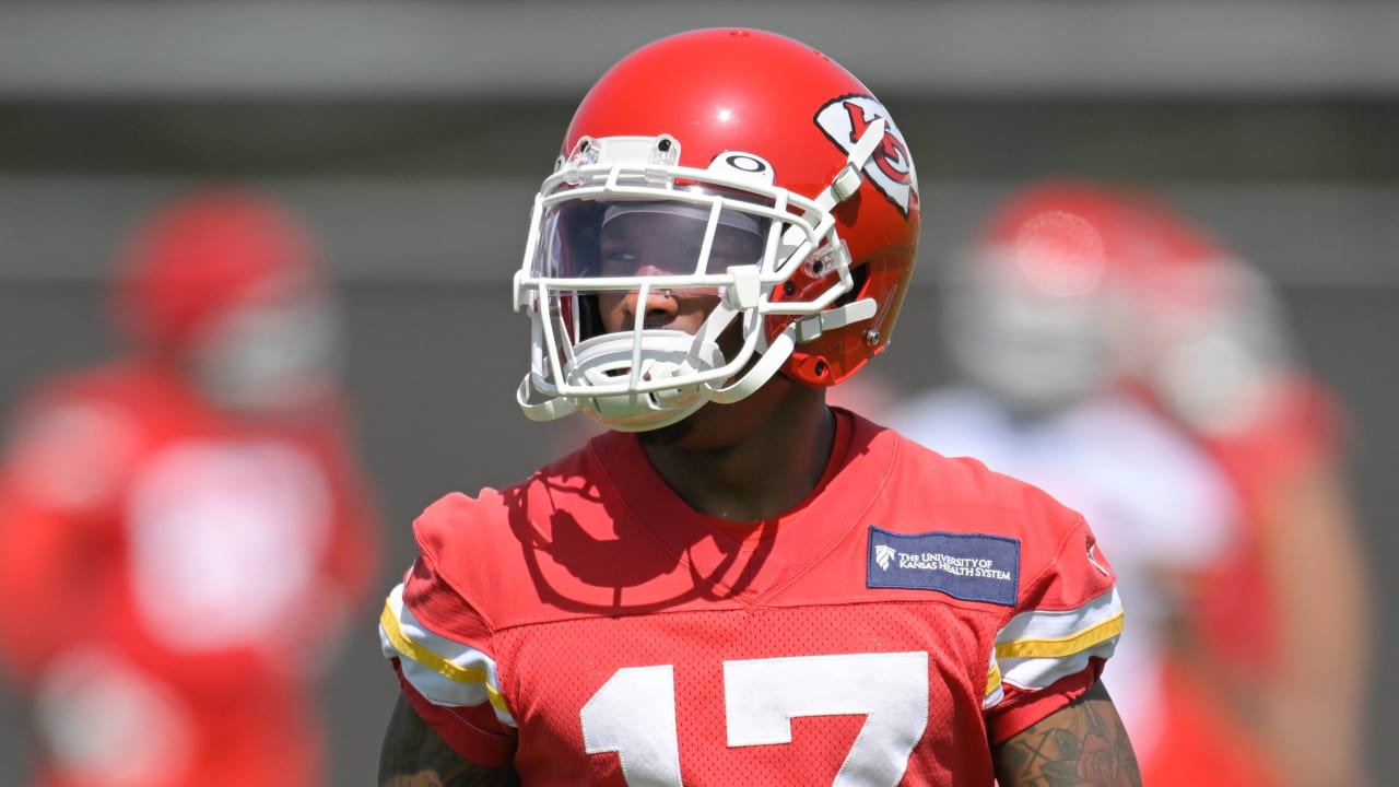 Isiah Pacheco Knows Tyreek Hill Used to Wear the No. 10 Chiefs Jersey but  Doesn't Care