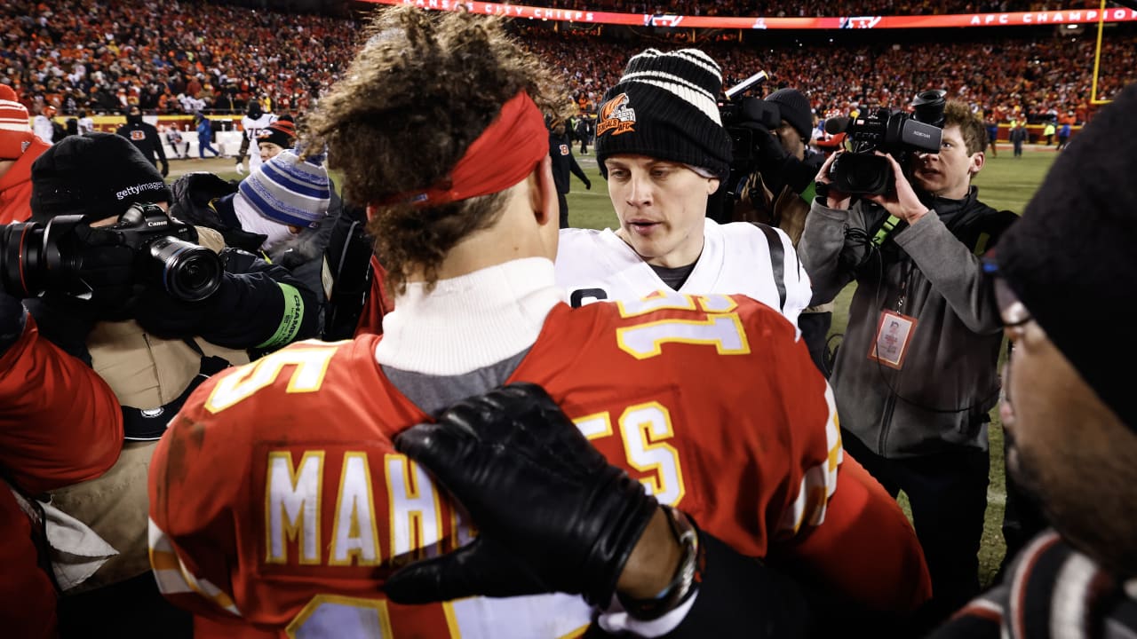 Chiefs' Mahomes fine with other QBs earning big(ger) bucks - KAKE