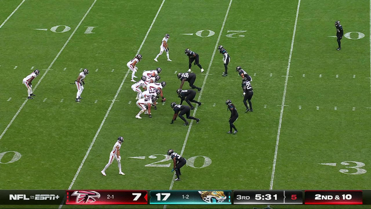 Bijan Robinson's stiff-arm on 21-yard run