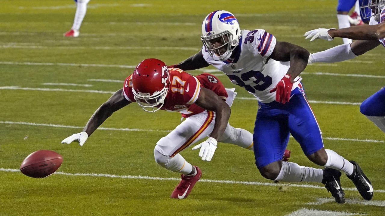 Mecole Hardman dropped his Super Bowl ring in priceless blooper