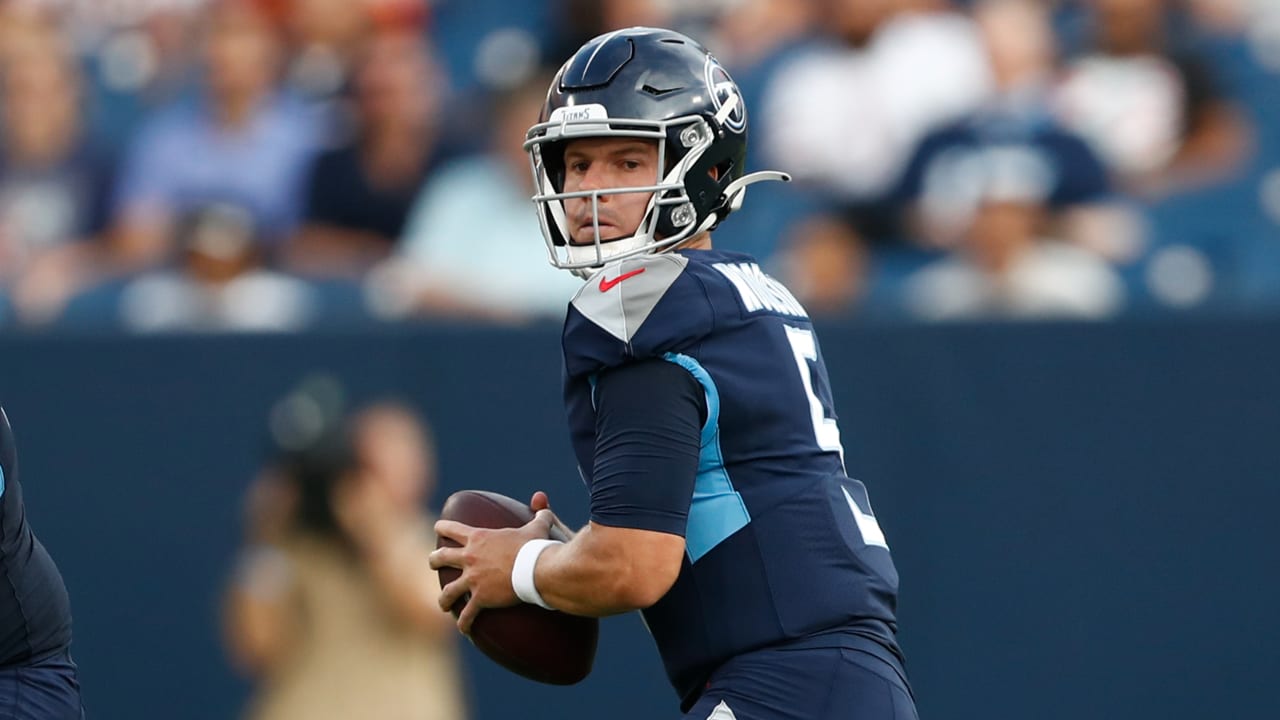 Tennessee Titans quarterback Logan Woodside delivers under duress to ...