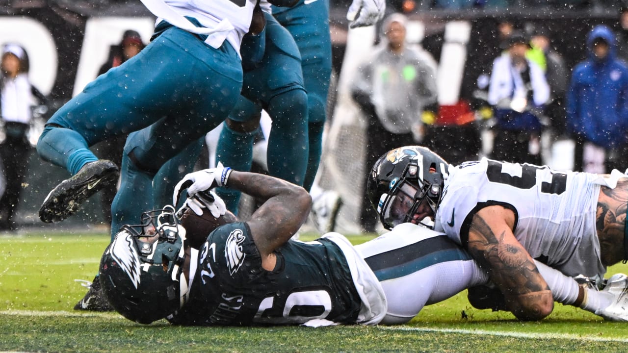 Philadelphia Eagles running back Miles Sanders gets the Eagles on board