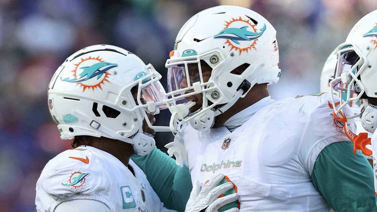 Miami Dolphins linebacker Bradley Chubb strip-sacks quarterback