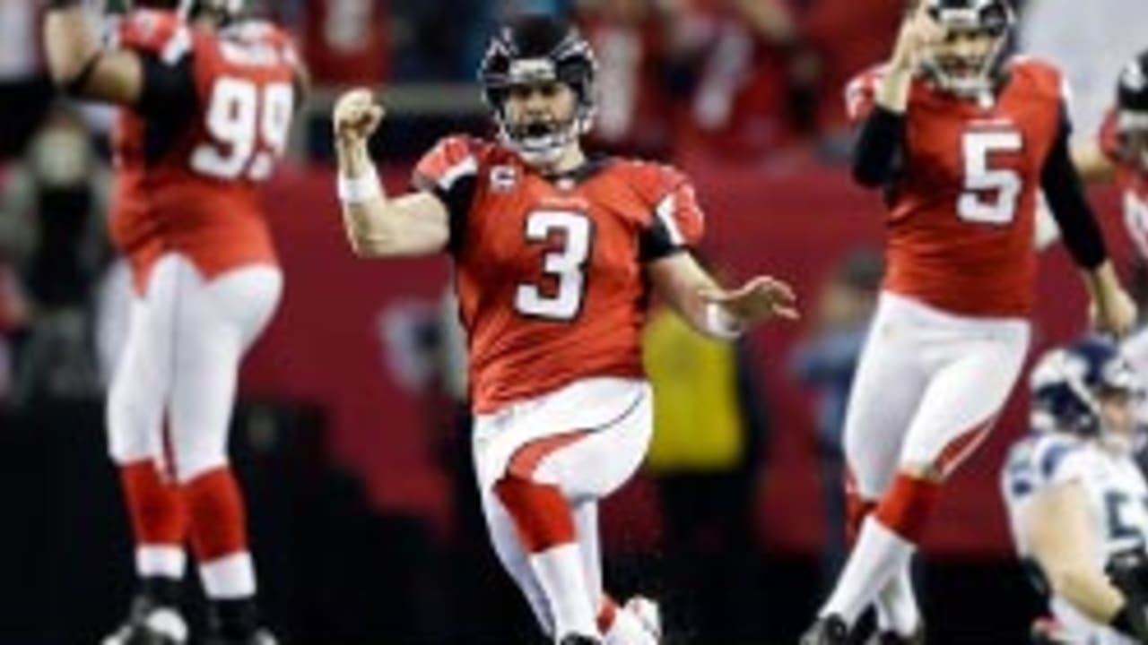 Atlanta Falcons wide receiver Julio Jones (11) celebrates his touchdown  with teammates Roddy White (84) and Jason Snelling during the first half of  the NFC Championship game agains the San Francisco 49ers