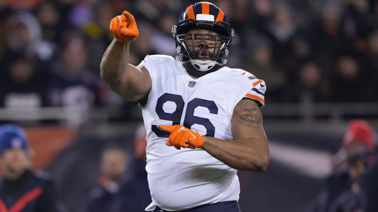 Chicago Bears defensive end Akiem Hicks (96) reacts during the second half  of an NFL football game against the Minnesota Vikings, Monday, Dec. 20,  2021, in Chicago. (AP Photo/Kamil Krzaczynski Stock Photo - Alamy