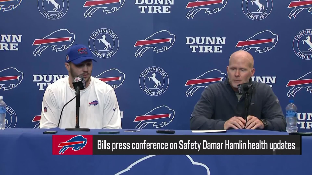 Buffalo Bills head coach Sean McDermott, Bills quarterback Josh Allen(02)