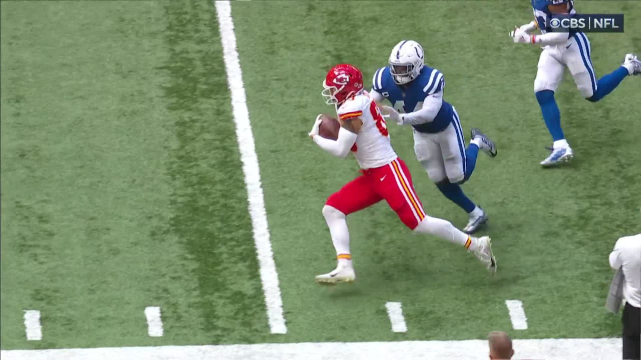 Kansas City Chiefs tight end Noah Gray catches a ball during NFL