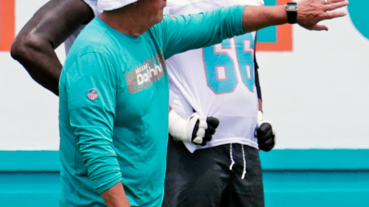 Dolphins part ways with O-line coach Pat Flaherty