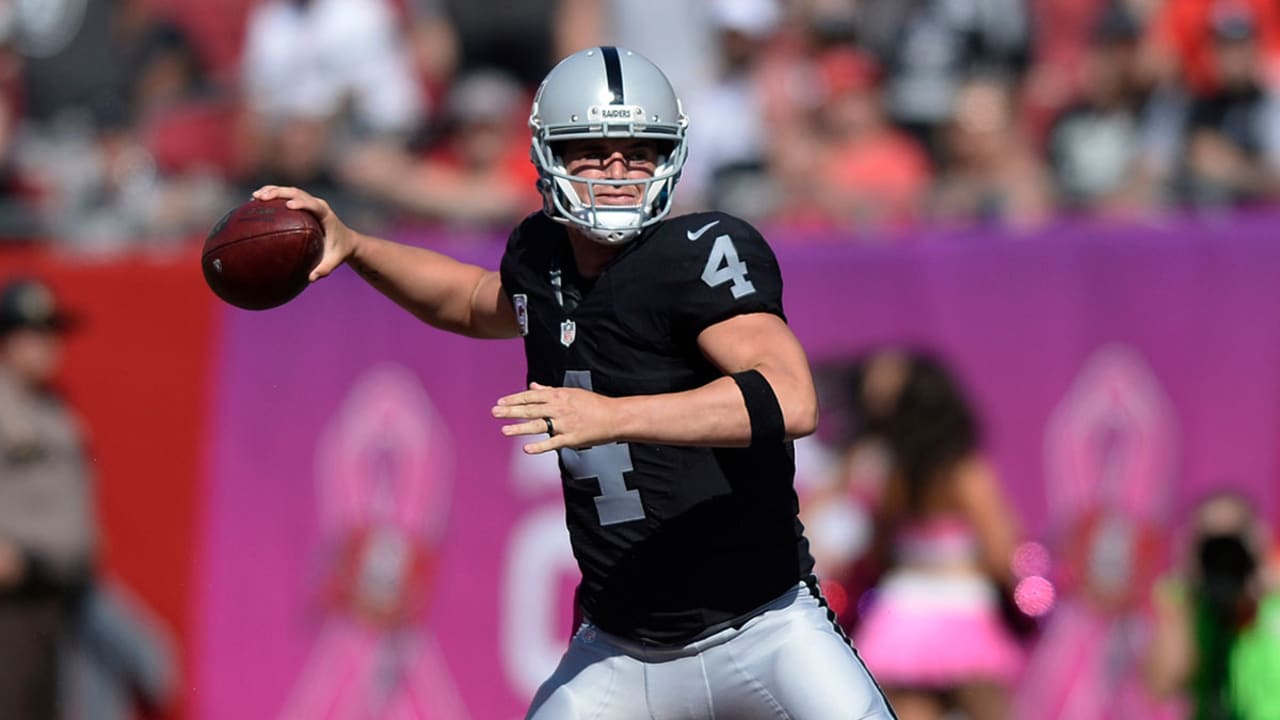 derek-carr-161030-sl
