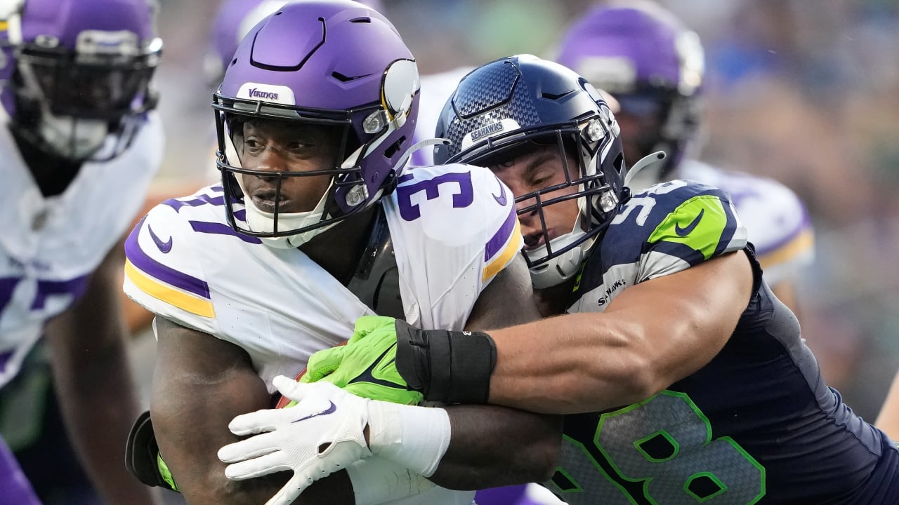 Seattle Seahawks defensive end Levi Bell gives Seahawks back-to