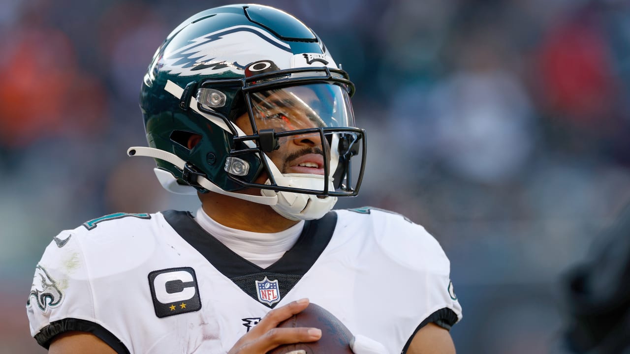 Eagles QB Jalen Hurts practices for first time since injuring shoulder in  Week 15