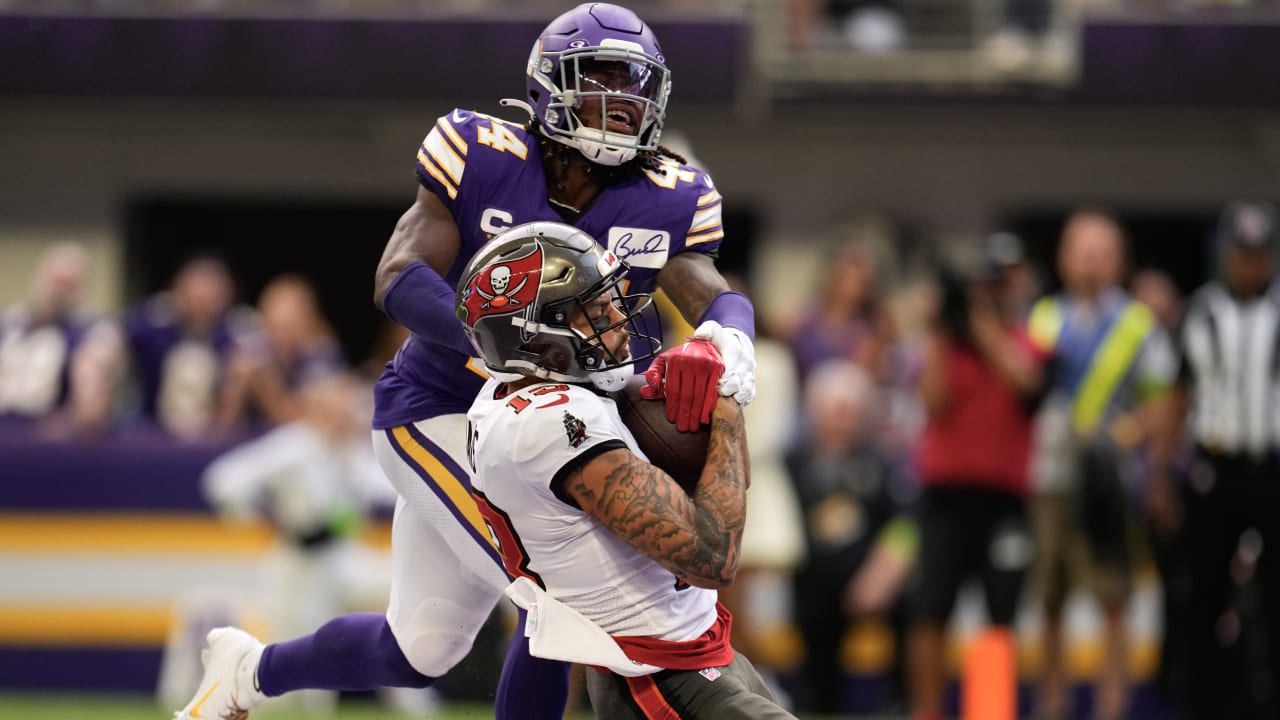 Baker Mayfield hits Mike Evans for a 32-yard touchdown to extend