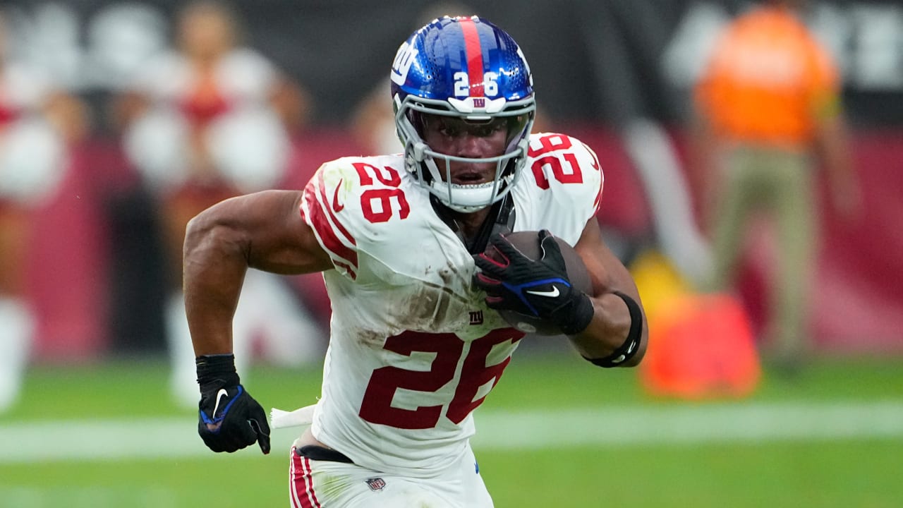 New York Giants Running Back Saquon Barkley Gains 53 Yards Over Back-to ...