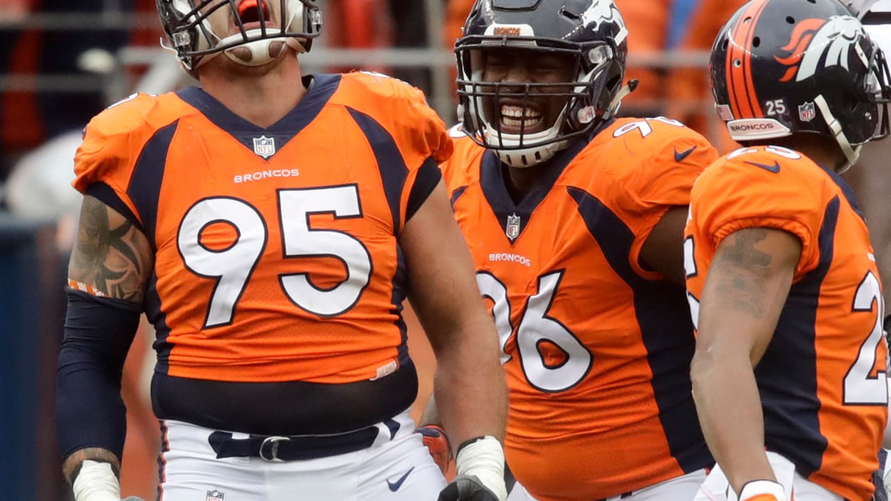 Derek-Wolfe--171002-sl.jpg