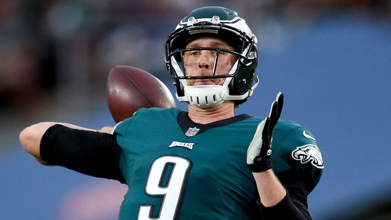 Nick Foles3-171211-SL.jpg