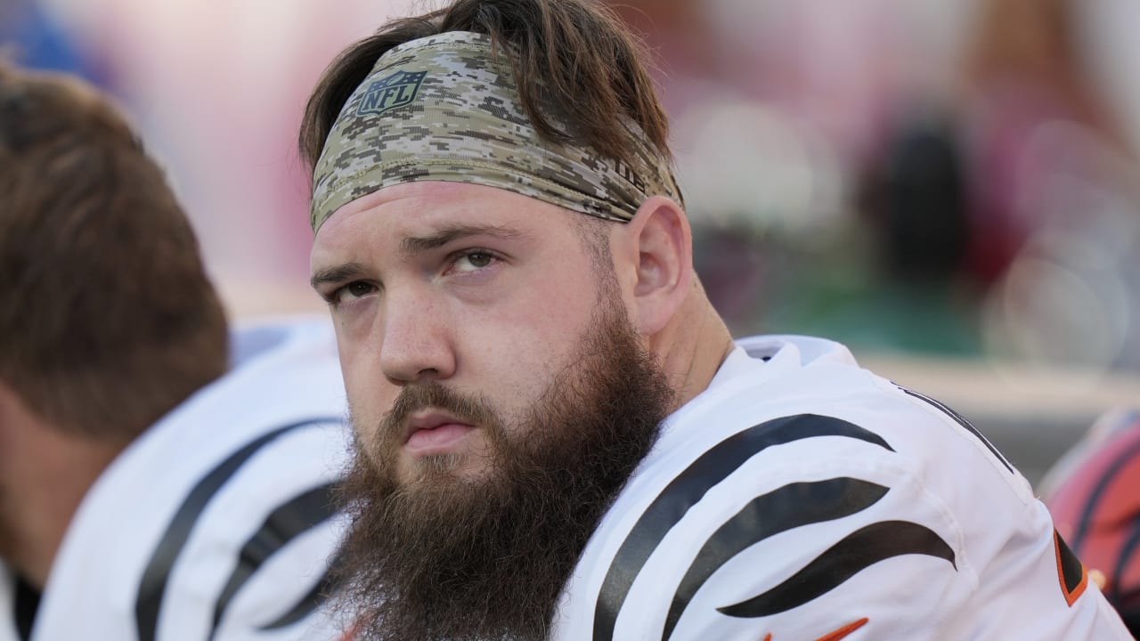 Bengals LT Jonah Williams suffered dislocated kneecap, is considered