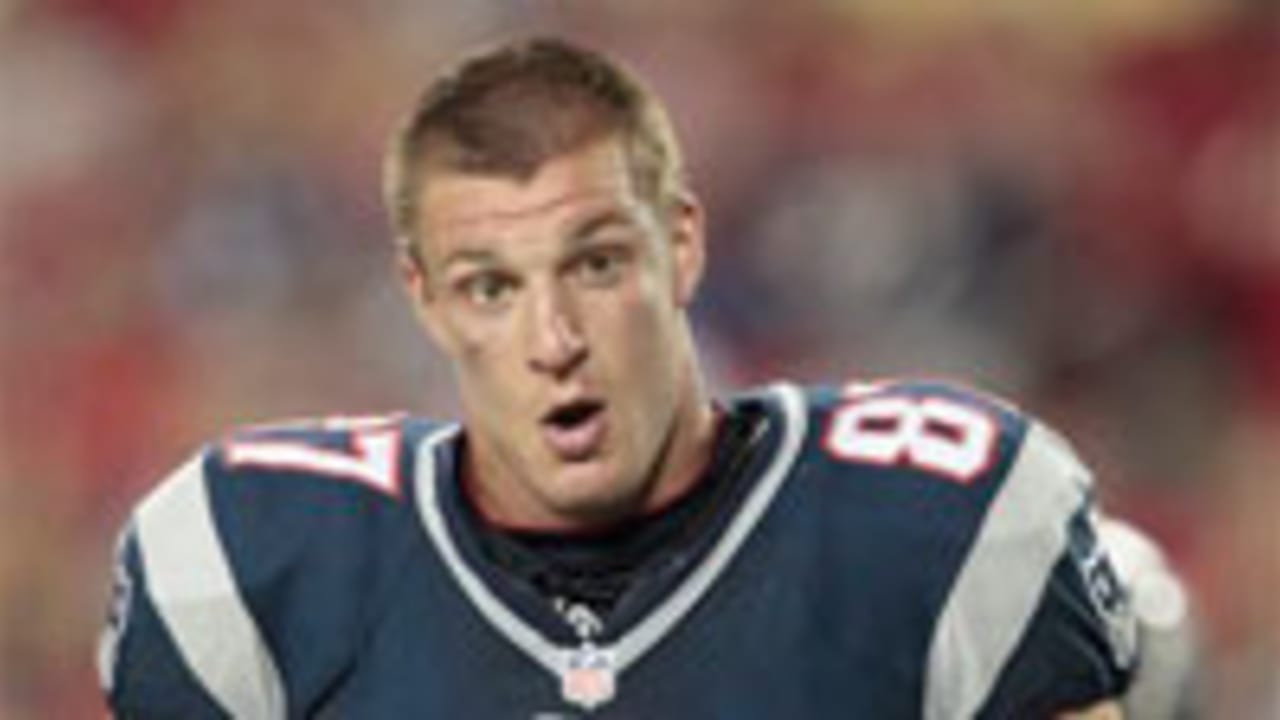 gronkowski-12-826-spot.jpg