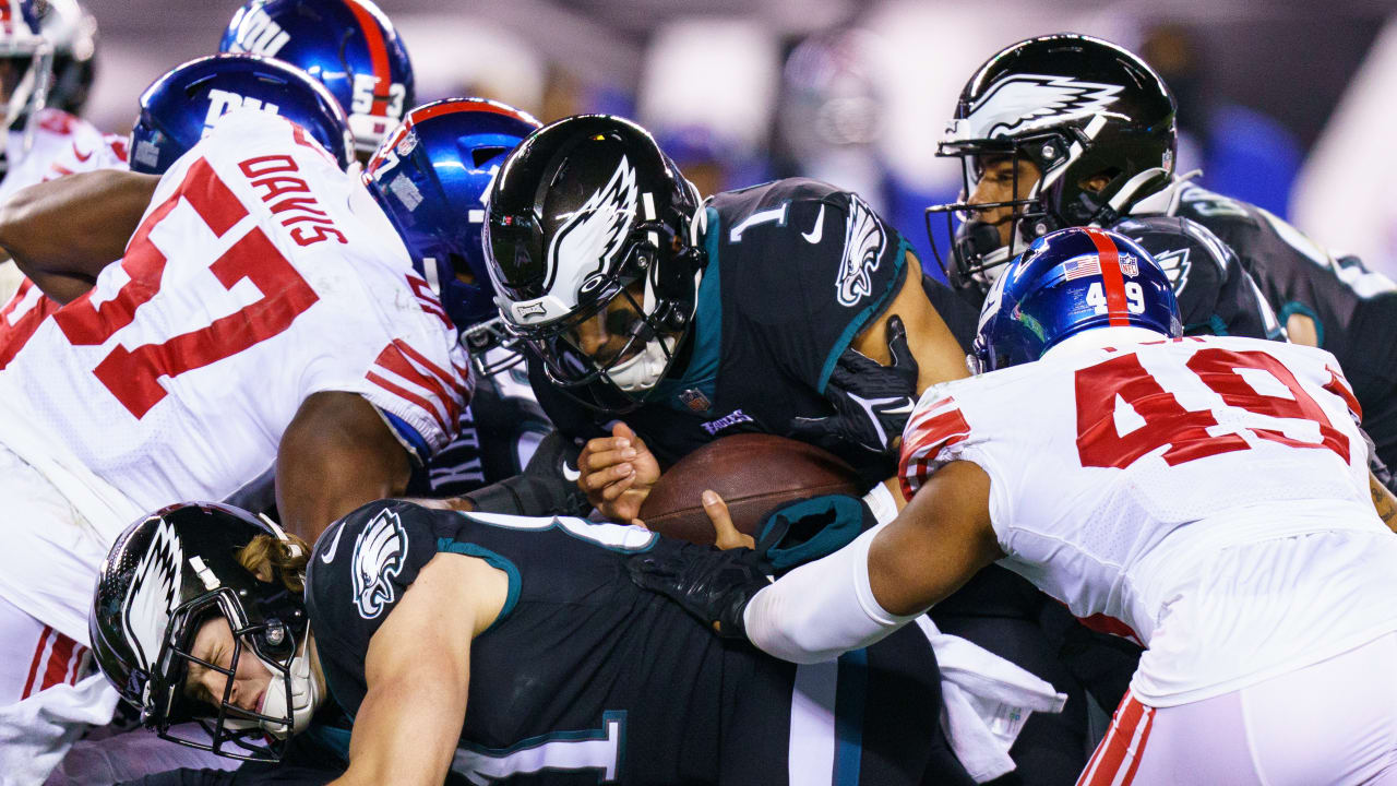 Eagles continue late-season playoff push with dominant win vs. Giants