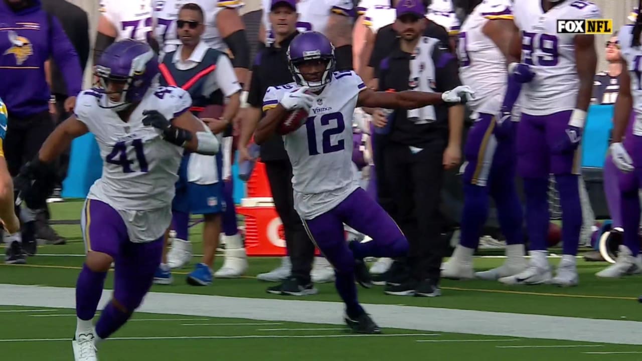 Minnesota Vikings wide receiver Dede Westbrook rockets down