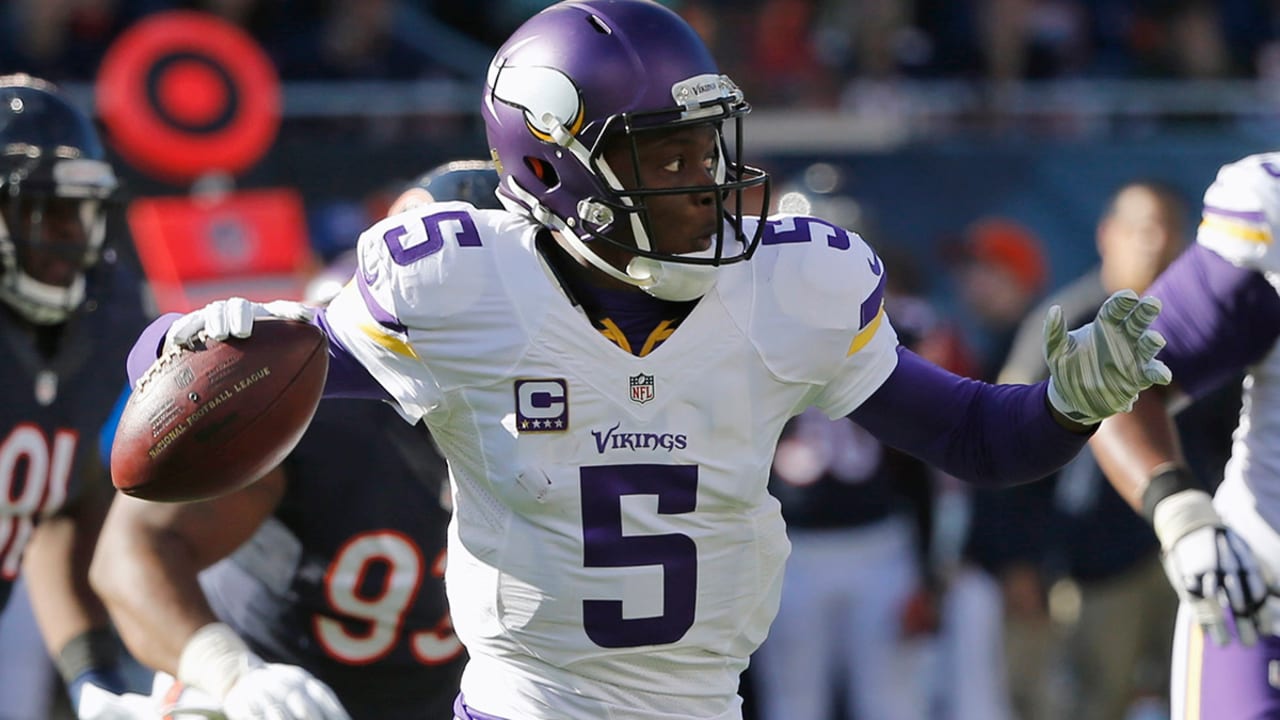 Bridgewater leads Vikings to win despite poor outing