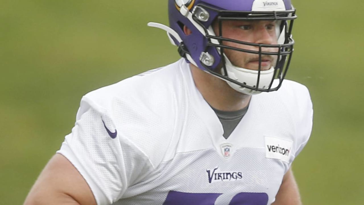 Center Garrett Bradbury wants to remain with Vikings