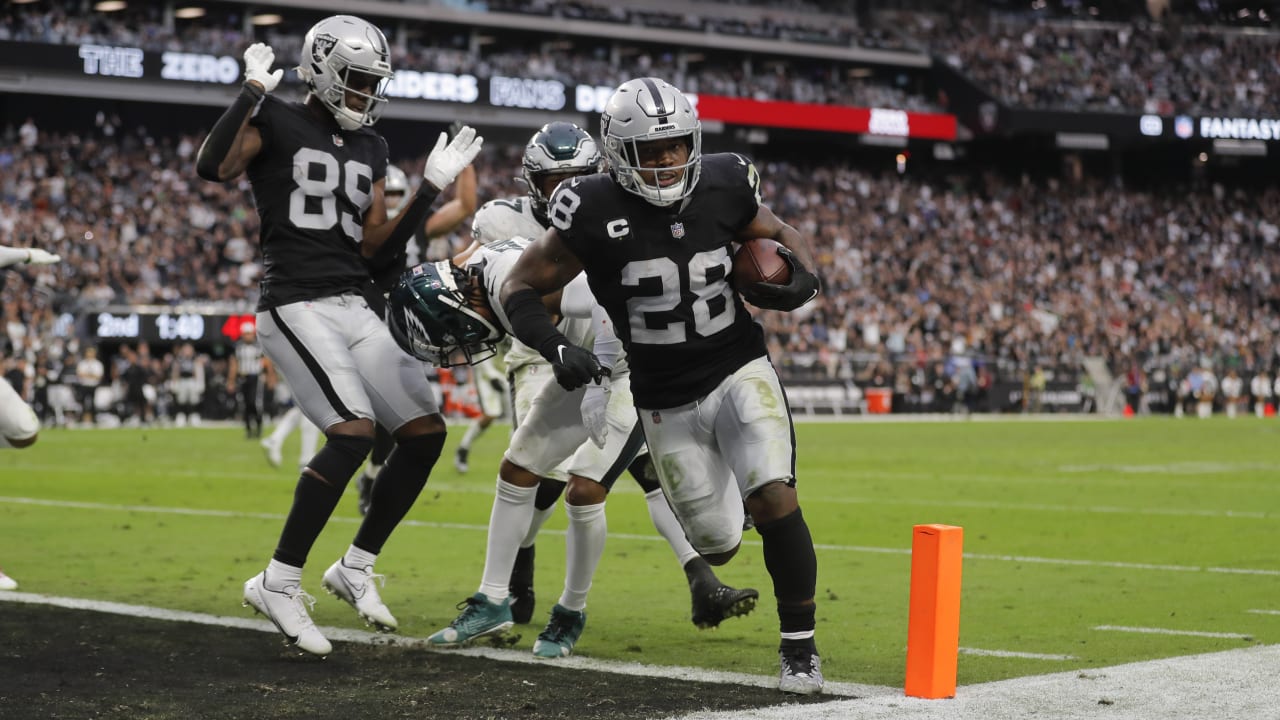 Las Vegas Raiders running back Josh Jacobs charges in for an 8-yard TD