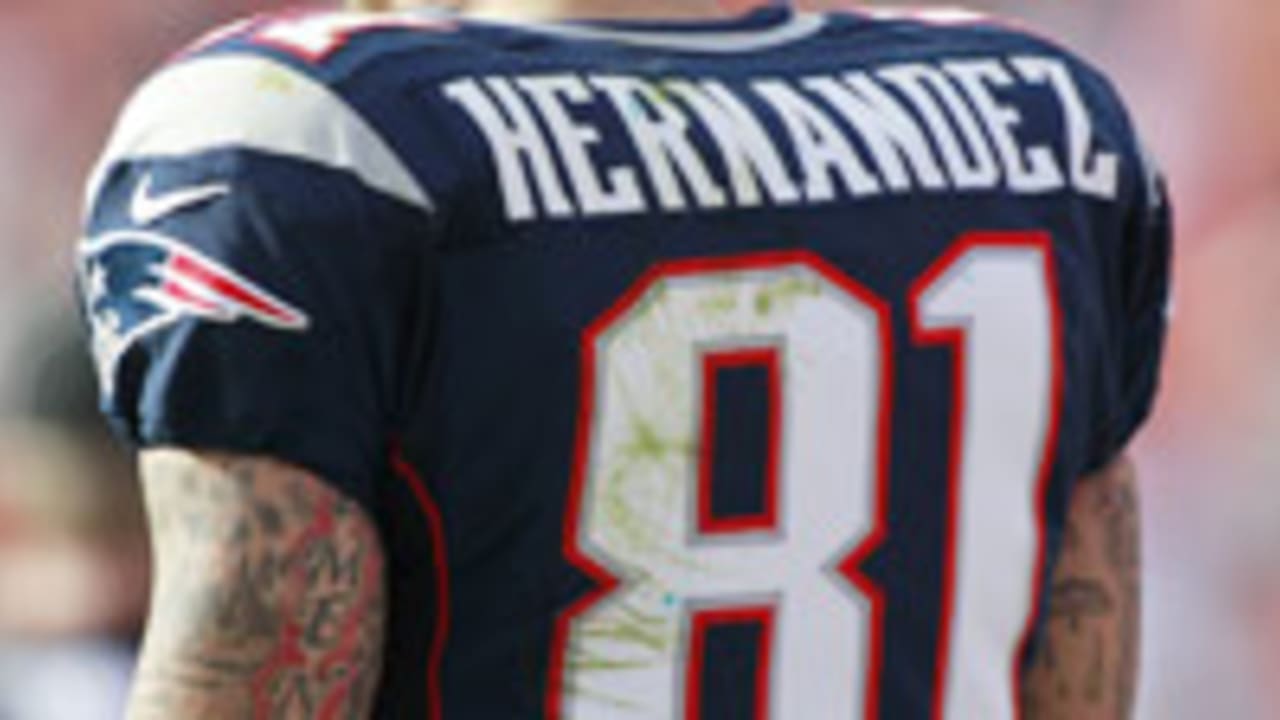 Aaron-Hernandez-Jersey-130701-sl.jpg