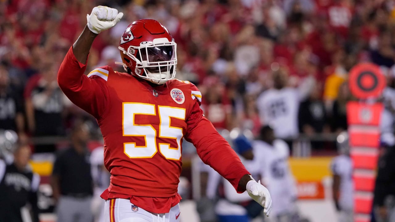 Kansas City Chiefs defensive lineman Frank Clark makes quick work of ...