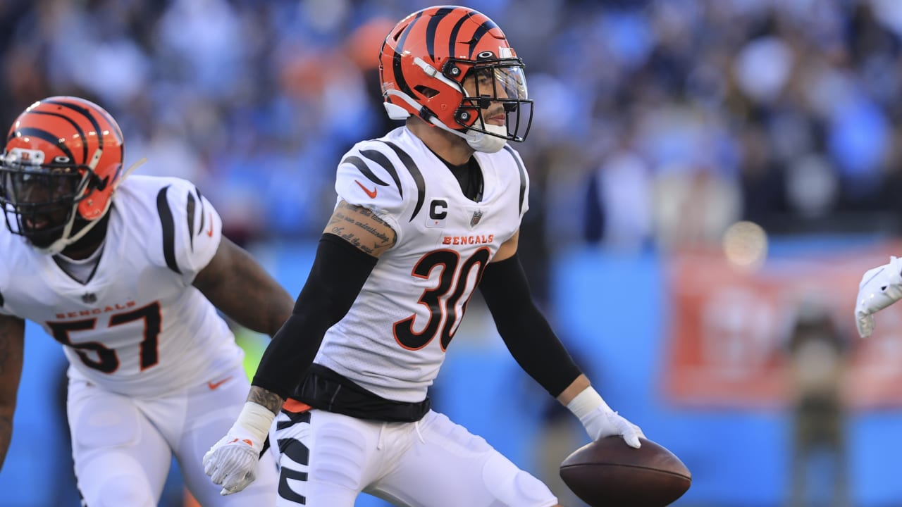 Cincinnati Bengals safety Jessie Bates III (30) warms up before playing  against the Tennessee Titans in an NFL football game, Sunday, Nov. 27,  2022, in Nashville, Tenn. Bengals won 20-16. (AP Photo/Jeff