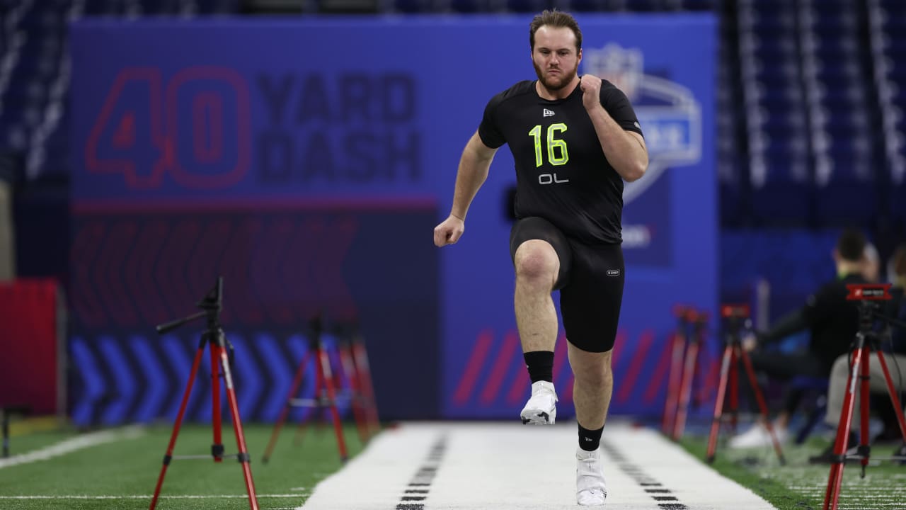 Offensive lineman Luke Fortner runs an official 5.21-second in the 40-yard  dash at the 2022 NFL Scouting Combine