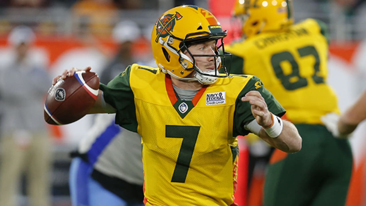 Arizona Hotshots quarterback John Wolford launches deep pass to