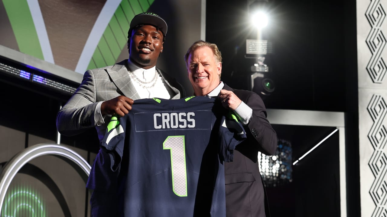 Seahawks draft offensive tackle Charles Cross with the No. 9 pick