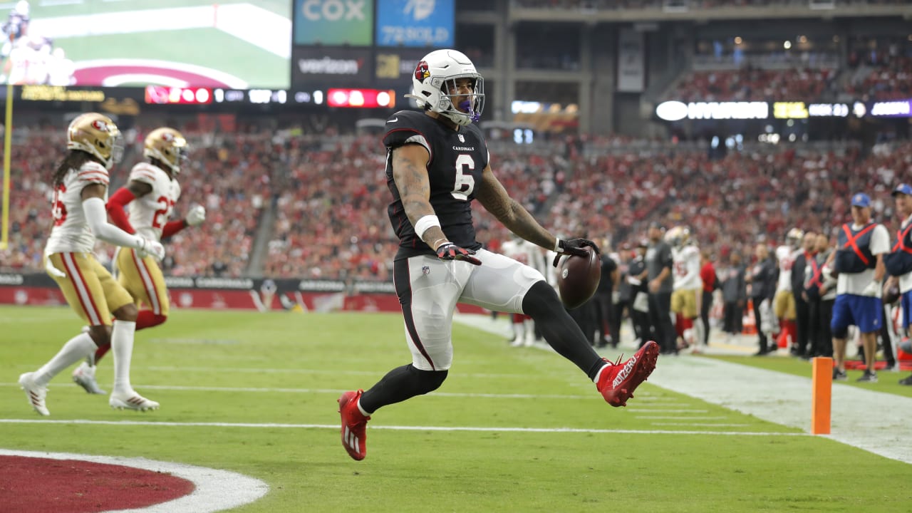 Arizona Cardinals running back James Conner takes pitch for short-range ...