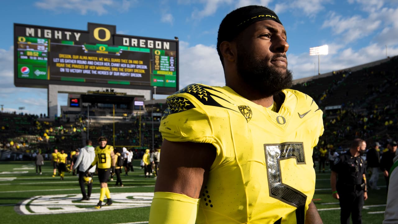 Oregon's Kayvon Thibodeaux tackles misinformation, reading mock