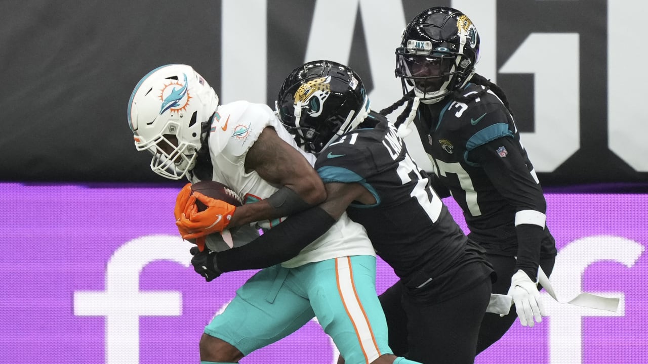 Miami Dolphins' Jaylen Waddle to COVID list