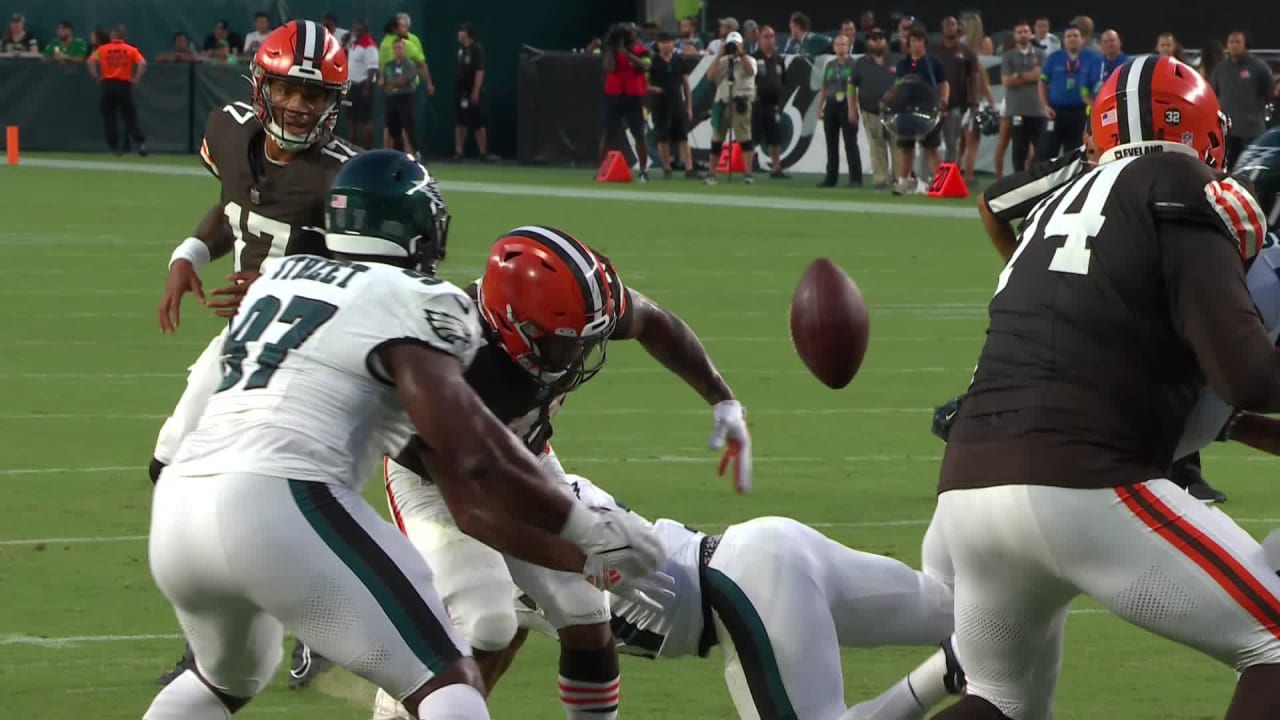 Philadelphia Eagles linebacker Nakobe Dean (17) in action during