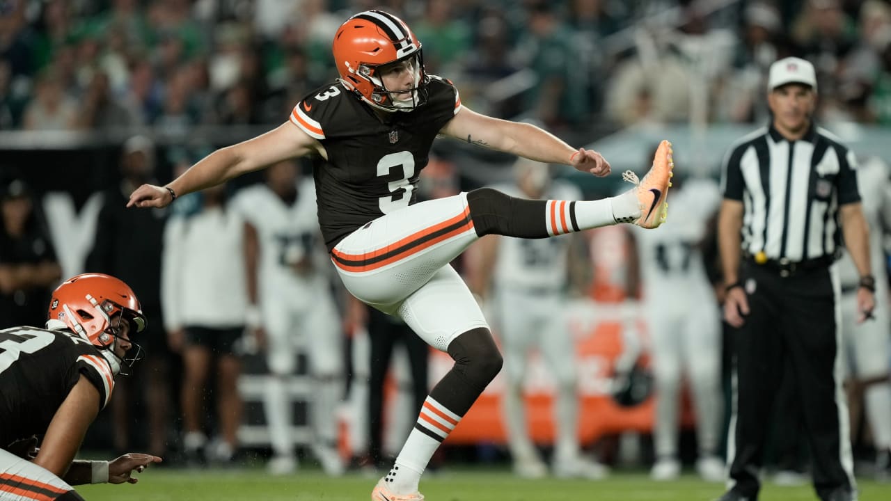 Cleveland Browns kicker Cade York's 43yard field goal inside right