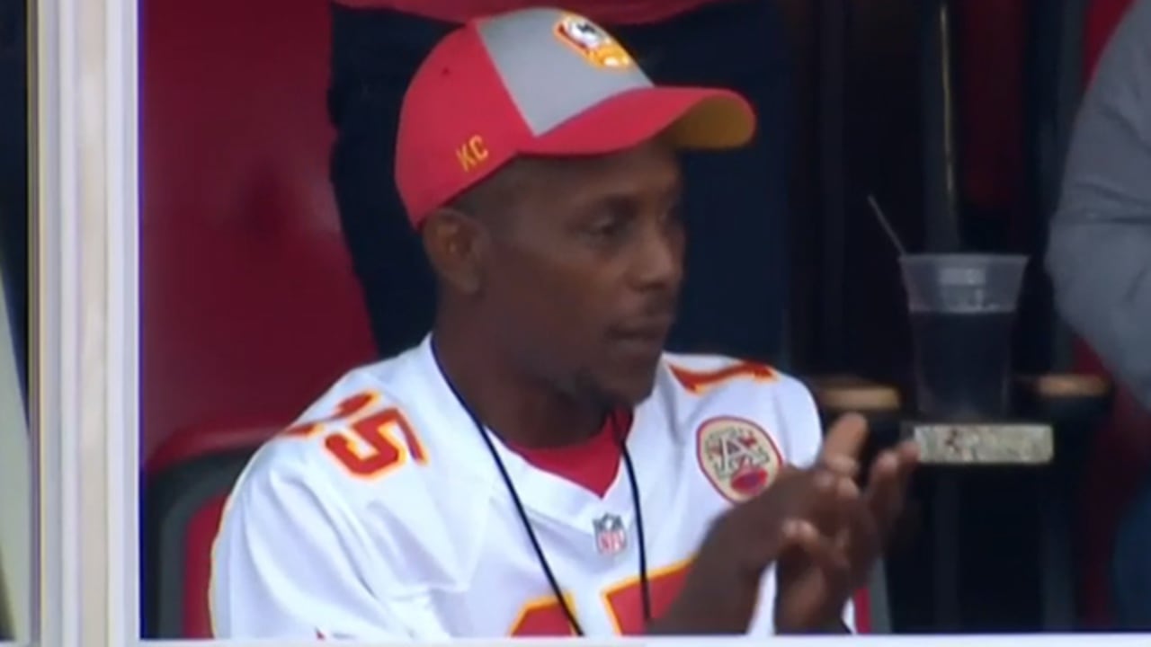 patrick mahomes dad applauds kareem hunt s td run