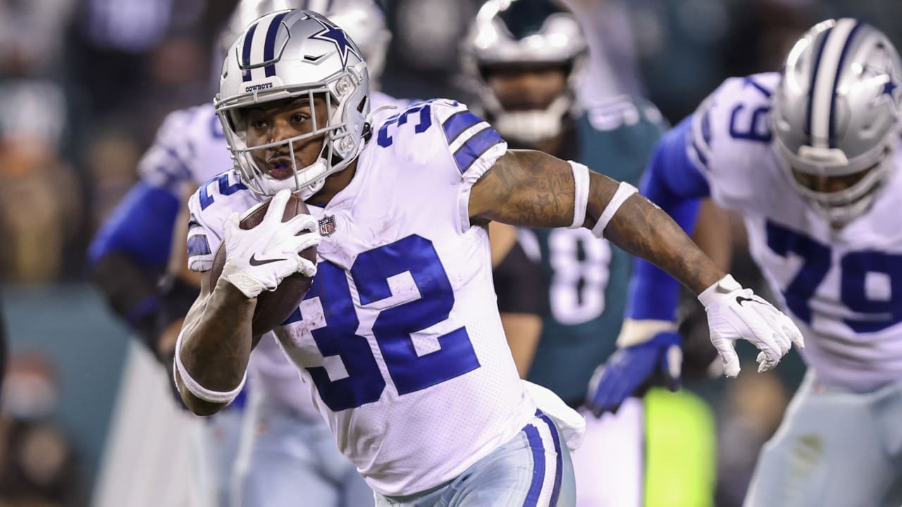 Dallas Cowboys running back Corey Clement shows burst up the